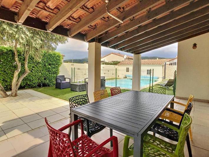 Ferienhaus für 8 Personen, mit Terrasse und Garten sowie Pool
