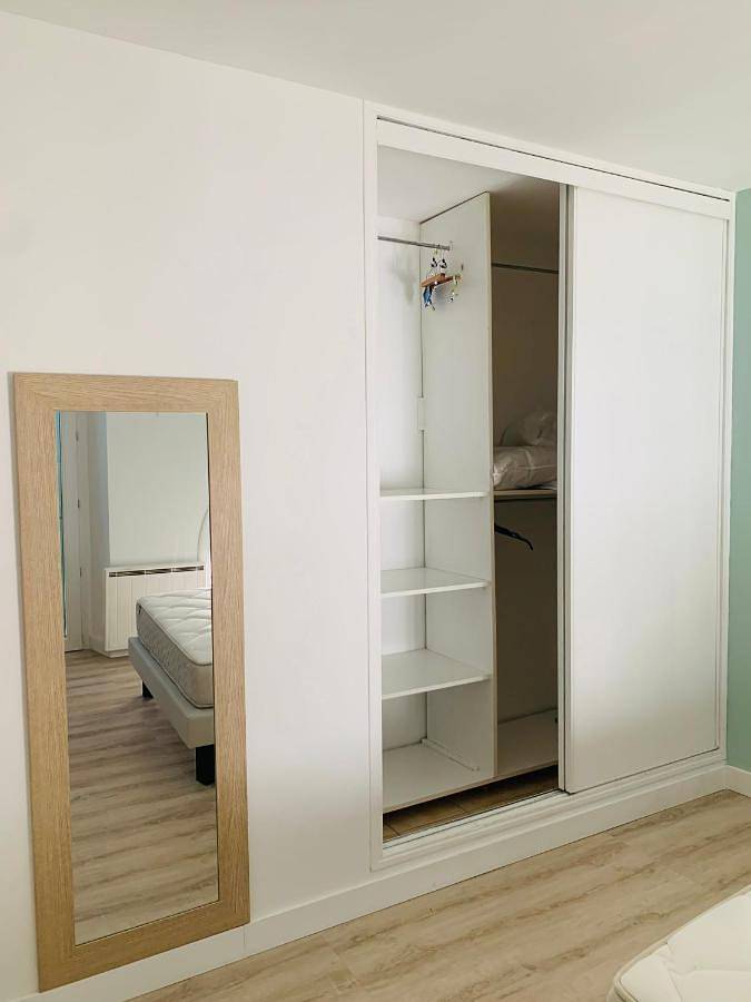 Appartement entier, One-Bedroom Apartment in Lambesc, Région d'Aix-en-Provence