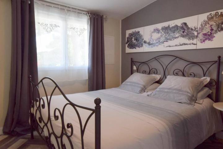 Location de vacances pour 2 personnes, avec piscine et jacuzzi ainsi que jardin et sauna à Gémozac - 2