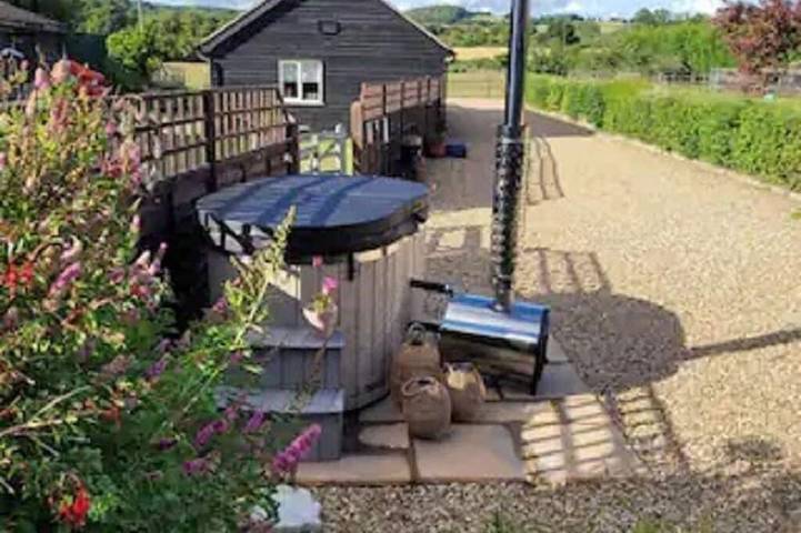Cottage for 2 people, with hot tub and terrace as well as garden, with pets - 1