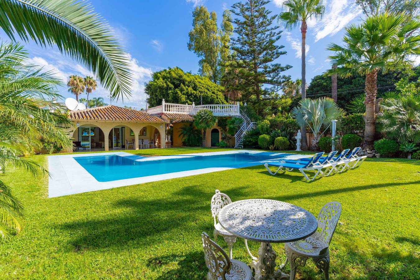 Exclusive Villa 'Elmessidor' Close to the Beach with Pool, Whirlpool & Garden in Puerto Banús, Marbella