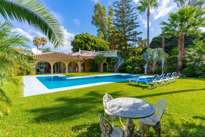 Chalet para 8 personas, con jardín y jacuzzi en Puerto Banús