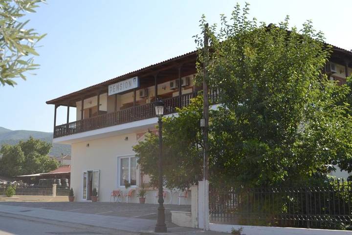 Gîte pour 3 personnes, avec terrasse ainsi que vue et jardin, animaux acceptés dans Vergina