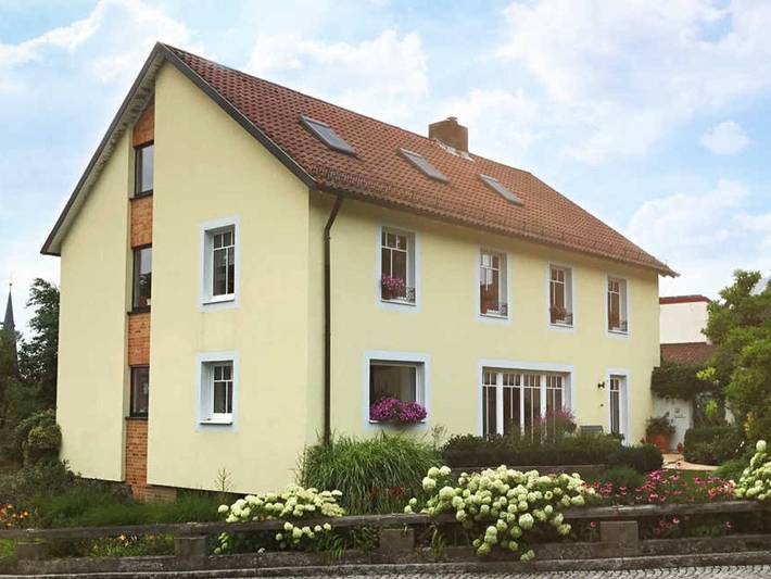 Ferienwohnung für 7 Personen, mit Balkon und Whirlpool sowie Garten