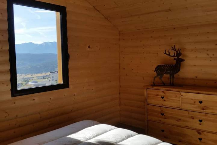 Appartement entier, Appartement Loup dans chalet  avec vue sur le lac de Matemale 11 couchages in Les Angles, Parc naturel régional des Pyrénées catalanes
