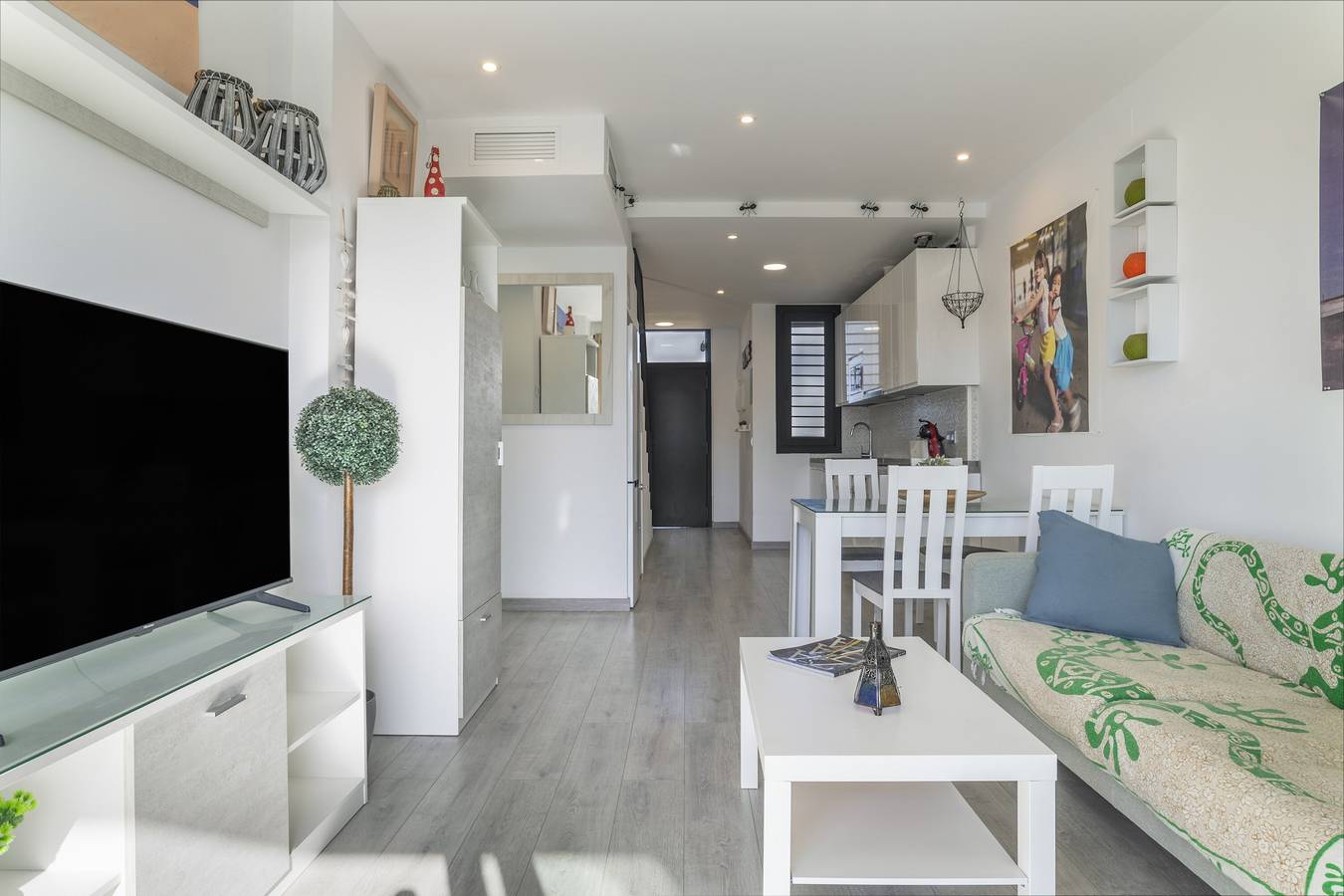 Ganze Wohnung, Luxus-Penthouse Zahara mit Gemeinschaftspool, Wlan und Klimaanlage in Playa Zahara de los Atunes, Barbate