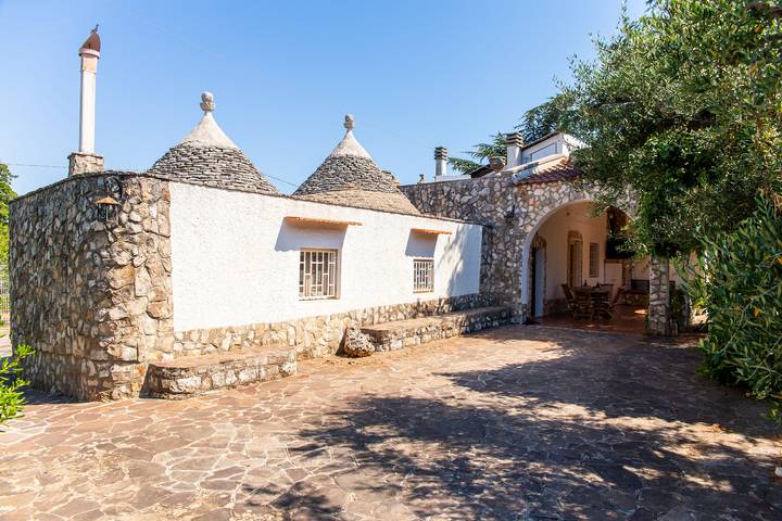 Location de vacances pour 5 personnes, avec Jardin et Piscine à Antonelli