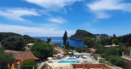Hôtel pour 2 personnes, avec piscine ainsi que terrasse et jardin dans Paleokastritsa