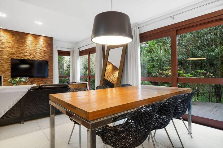 Casa de férias para 14 pessoas, com varanda e jardim e ainda piscina, com animais de estimação em Gramado