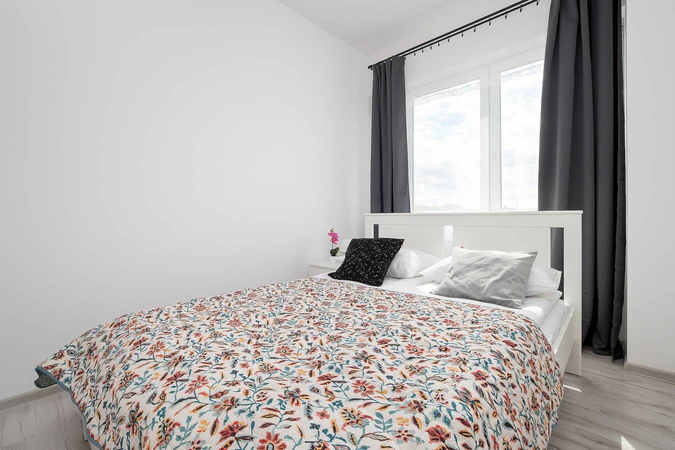 Ganze Wohnung, Modern Apartment with Parking | Close to the City Center in Łódź, Region Lodz