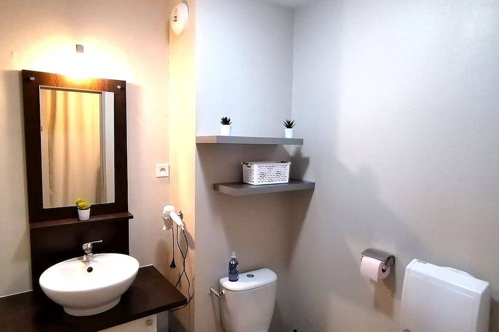 Apartamento entero, Arreau, Apt: 1-bedroom apartment with terrace and pool, Lake Génos in Arreau, Pirineos franceses