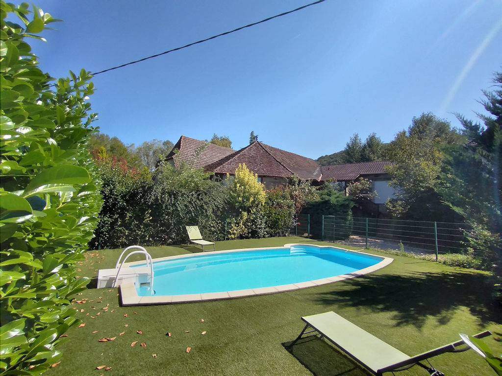 Gîte L'Ancienne Grange avec piscine et grand jardin in Faycelles, Lot