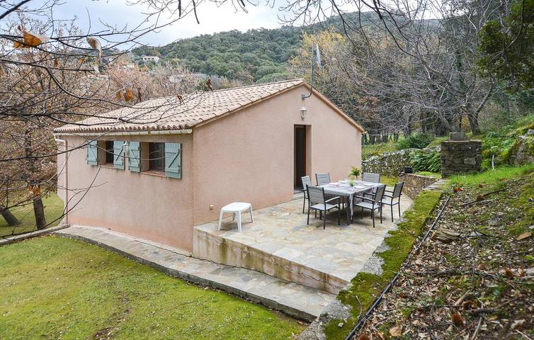 Location de vacances pour 6 personnes, avec terrasse et jardin à Oletta