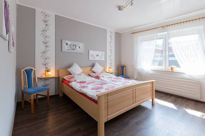 Ferienwohnung für 4 Personen, mit Terrasse und Garten in Hesel - 2