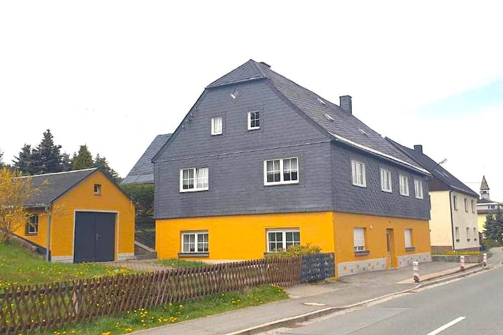 Ferienhaus in Bärenstein bei grünen Hügeln in Bärenstein, Erzgebirge