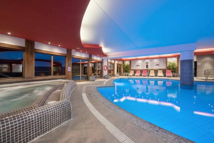 Appart’hôtel pour 6 personnes, avec balcon et sauna ainsi que jacuzzi et piscine
