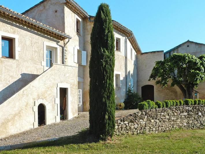 Ganze Wohnung, Zuhause in der Nähe des Pools in Malaucène in Malaucène, Parc naturel régional du Mont-Ventoux