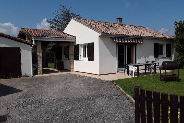 Location de vacances pour 4 personnes, animaux acceptés à Labégude