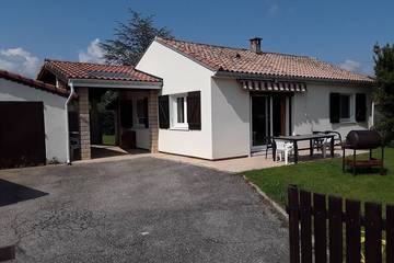 Location de vacances pour 4 personnes, animaux acceptés à Labégude