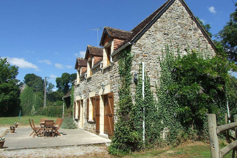 Traditional Normandy Cottage in La Bellière, Parc naturel régional Normandie-Maine