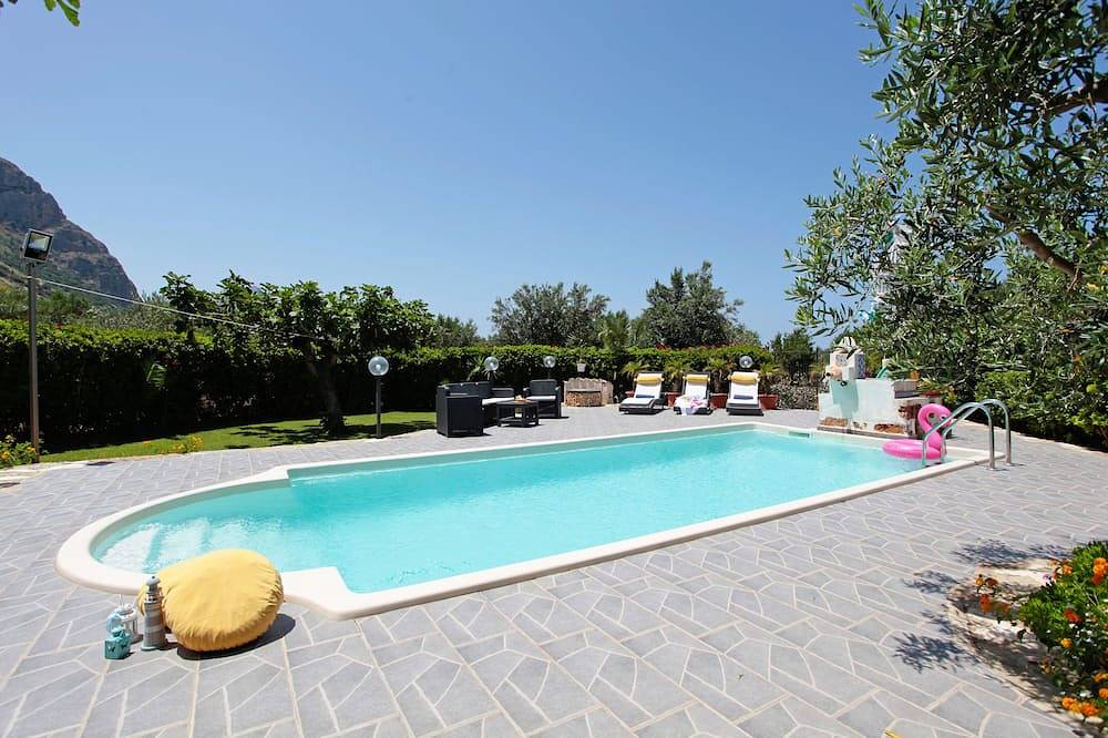 White Pearl Holiday House, Private Pool, Free Wi-Fi, all the conforts in Castelluzzo, San Vito Lo Capo