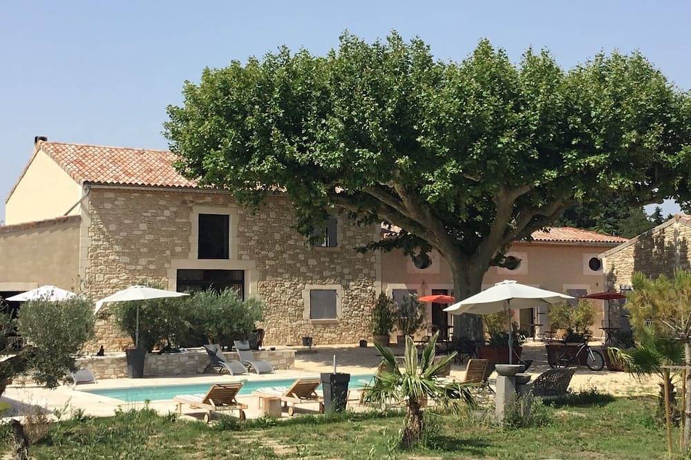Encantadora casa de campo en casa de campo provenzal renovada entre Alpilles y Lubéron in Noves, Region de Arles