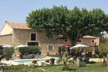 Location de vacances pour 4 personnes, avec piscine à Noves