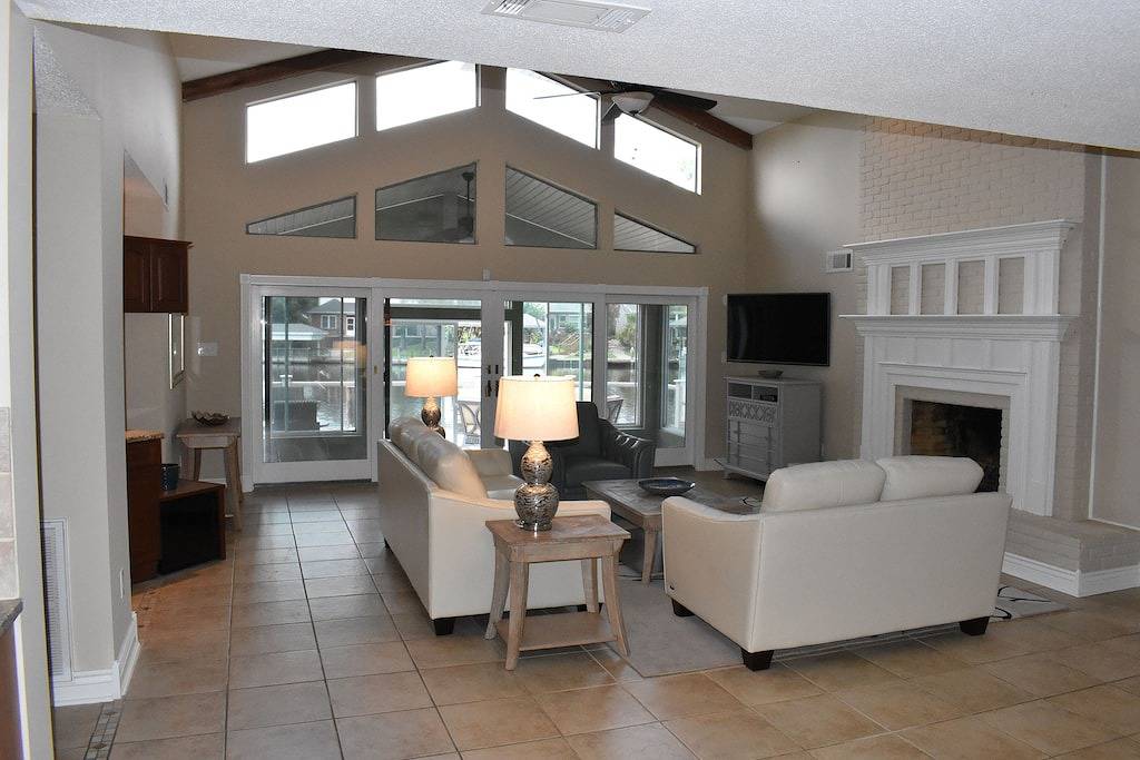 New Orleans Area Waterfront Home (Slv) Wunderschön eingerichtetes Sea la Vie in Eden Isle, Lake Pontchartrain