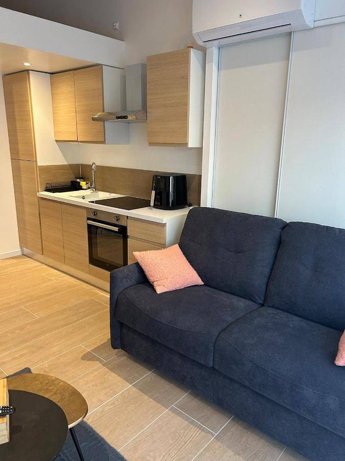 Gîte pour 2 personnes, avec Terrasse et Piscine à Manduel