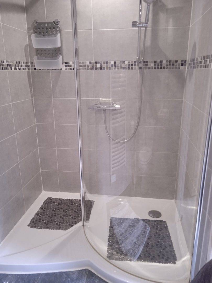 C'est la Vie ! Chambres d'hôtes - Green room in Saint-Malo-des-Trois-Fontaines, Région de Vannes