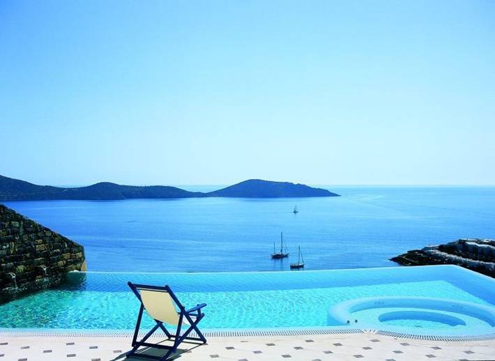 Villa for 4 people, with pool and ocean view in Elounda