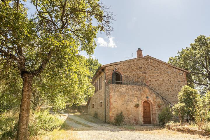Geheel appartement, Appartement 'Villa Rosa' met uitzicht op de bergen en balkon in Torrita di Siena, Provincie Siena