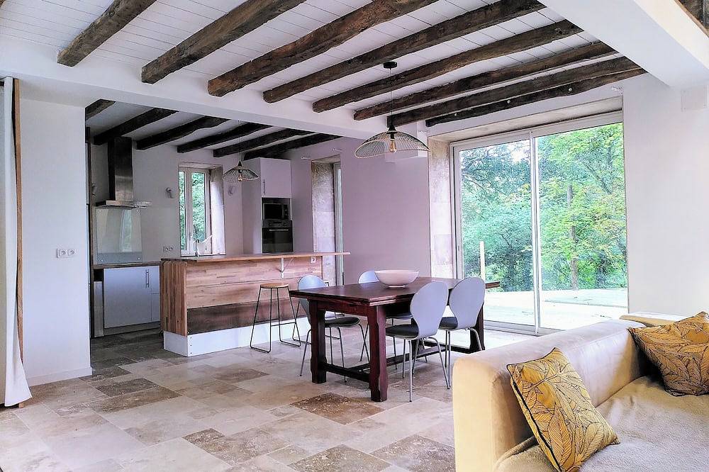 Charming newly-converted 2-bedroom cottage in the heart of south-west France in Monflanquin, Región de Villeneuve-sur-Lot