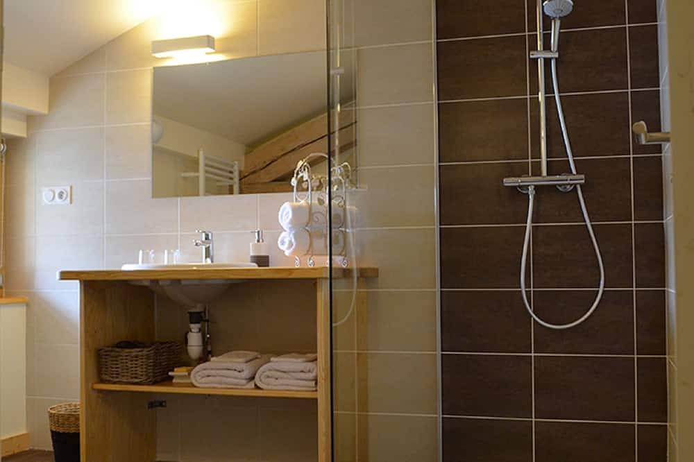 Bathroom Danica Room in Monlet, Livradois-Forez Regional Nature Park