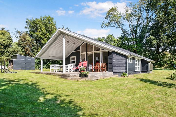 Ferienhaus für 8 Personen, mit Terrasse und Sauna sowie Garten