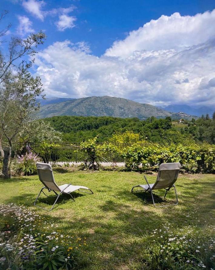 Location de vacances pour 4 personnes, avec jardin et vue à Fontechiari