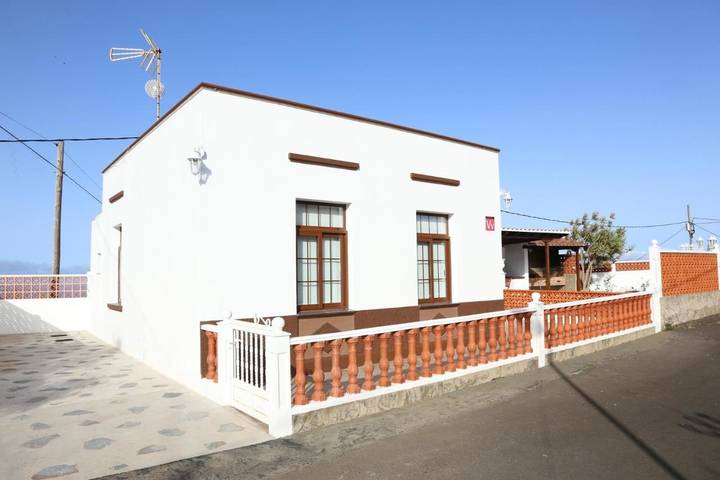 Ferienhaus für 7 Personen, mit Terrasse und Garten sowie Pool und Ausblick