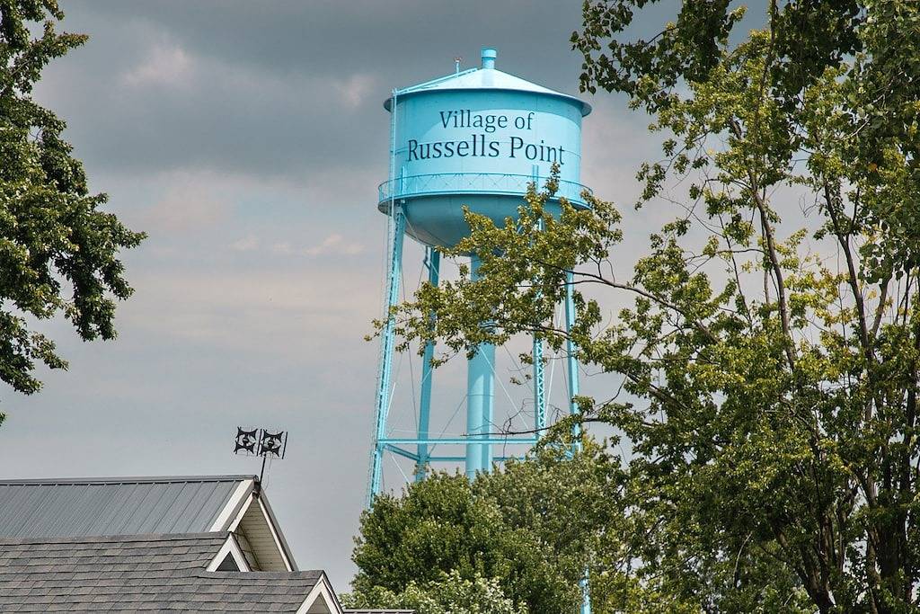 Happy Harbor: cute cottage 1 block from Indian Lake. in Russells Point, Indian Lake