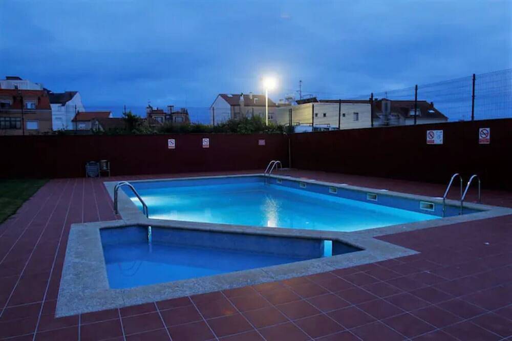 Entire apartment, Disconnectsengalicia La Perla Standard, swimming pool and parking in Portonovo, Sanxenxo
