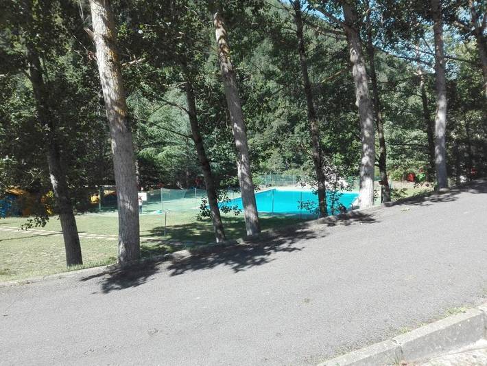 Camping para 8 personas, con Terraza además de Jardín y Piscina en Parque nacional de Ordesa y Monte Perdido