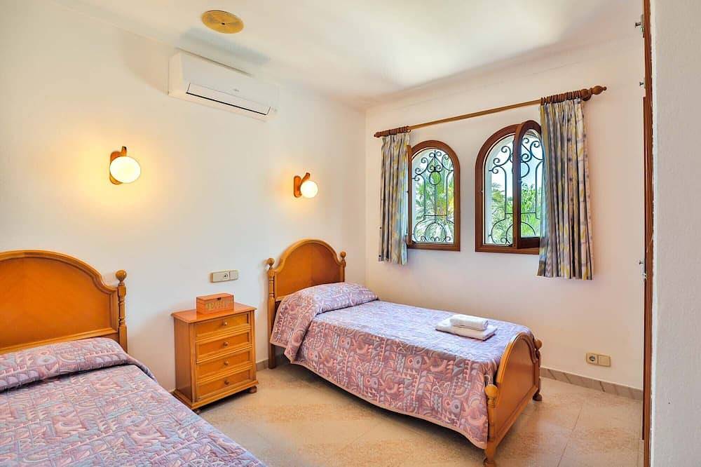 Villa Egos 89 para 10 personas, primera línea de mar con acceso directo al mar. in Cala Egos, Santanyí