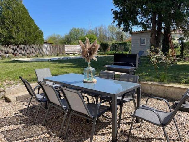 Location de vacances pour 8 personnes, avec piscine et terrasse à Ribérac - 4