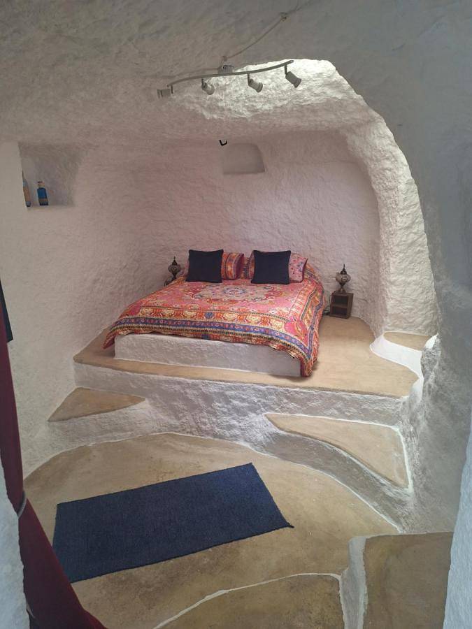 Apartamento para 6 personas, con vistas además de jardín y piscina en Baza