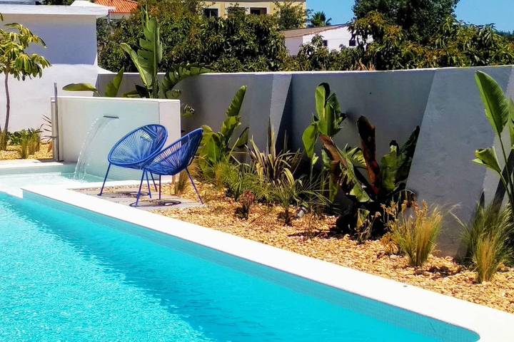 Gîte pour 5 personnes, avec Piscine dans Estoi