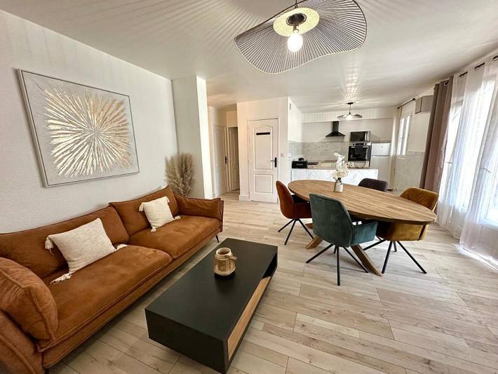 Gîte pour 4 personnes, avec jardin ainsi que vue et piscine, animaux acceptés à Saint-Laurent-d'Aigouze