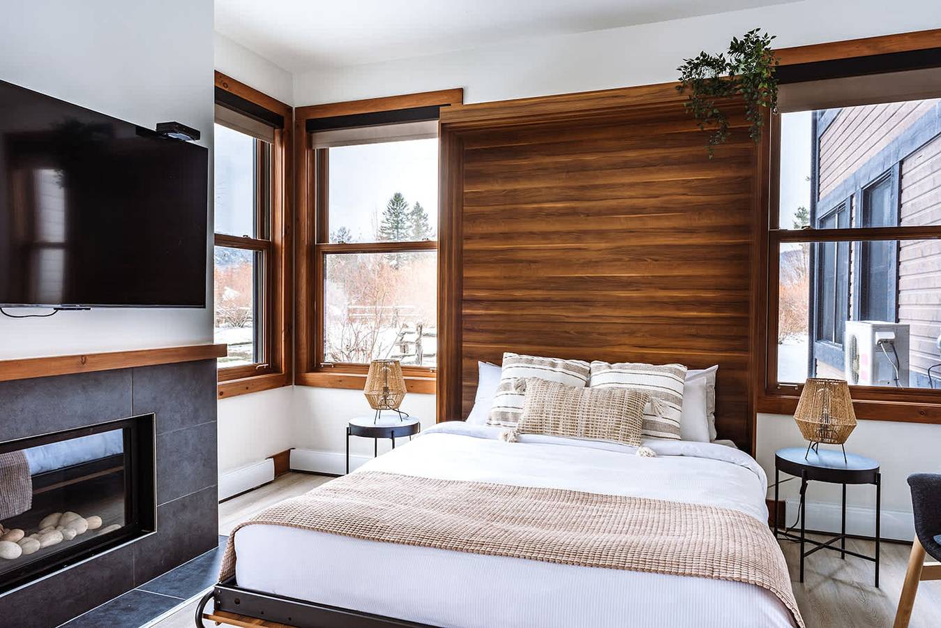 Apartamento entero, Lakefront Studio with Resort  Mountain View in Lac-Supérieur, Quebec