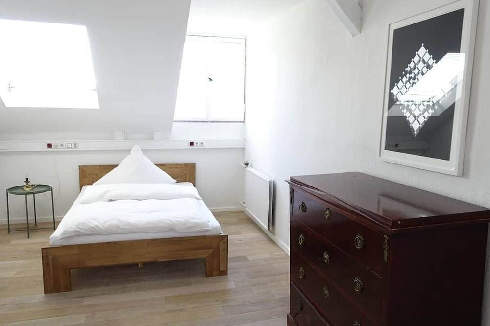 Ganze Wohnung, 180qm-Dachwohnung für bis zu 11 Personen - zentral in Gera, Ostthüringen