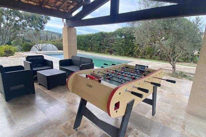 Location de vacances pour 10 personnes, avec jardin à Beaumont-de-Pertuis