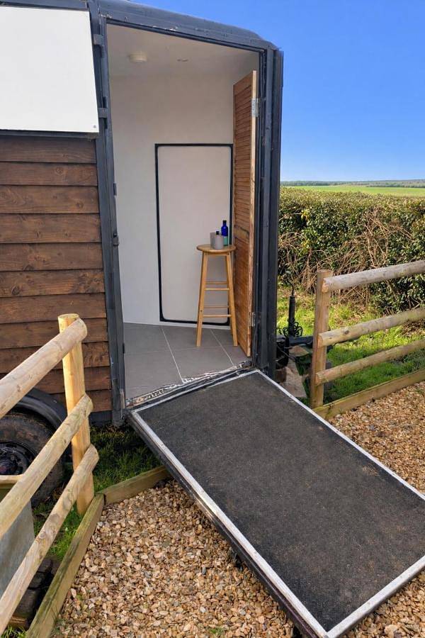 Wiltshire Weavers Hut in Wiltshire