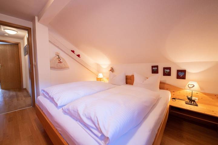 Ferienwohnung für 2 Personen, mit Balkon und Ausblick an der Zugspitzland - 2